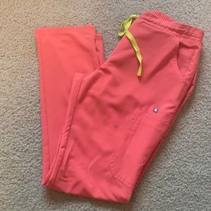 Coral figs yola regular pants in small. Worn only three times. Too big for me.